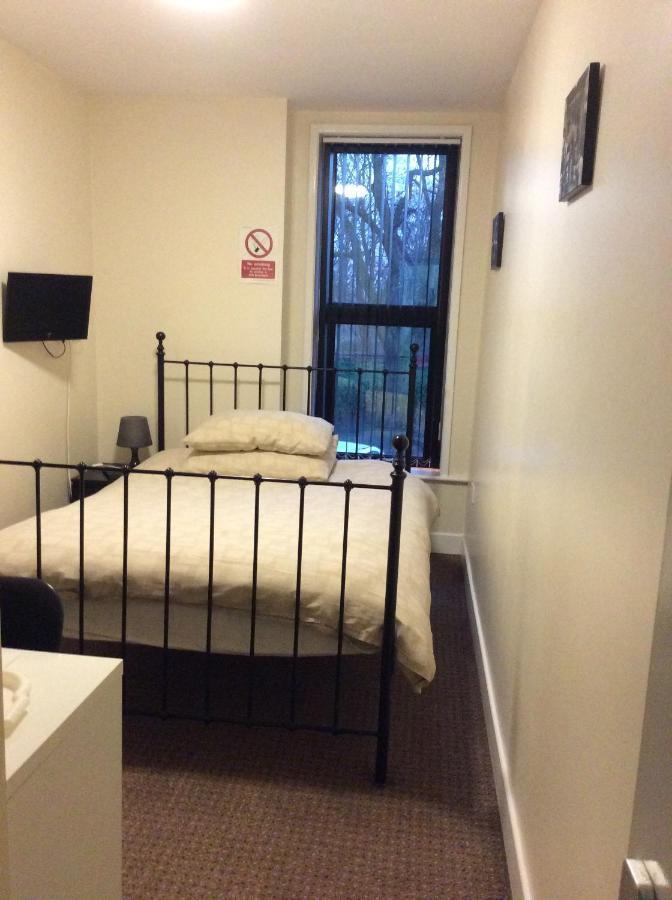 Kings Arms Hotel Farnworth Экстерьер фото