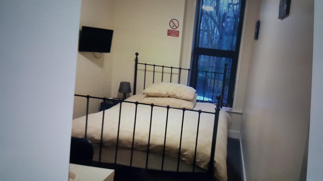Kings Arms Hotel Farnworth Экстерьер фото