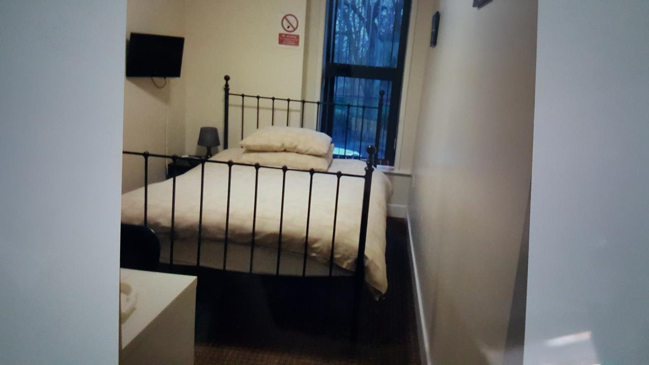 Kings Arms Hotel Farnworth Экстерьер фото
